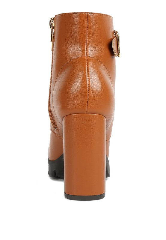 LACE UP HEELED BOOT